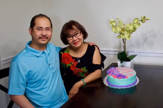 Mai Đinh Tùng và mẹ.