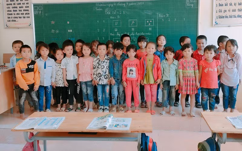 Học sinh lớp cô Huyền trong buổi tựu trường.