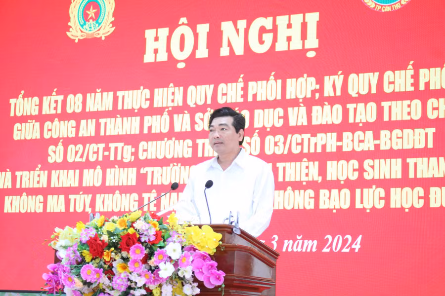 Ông Trần Thanh Bình - Giám đốc Sở GD&amp;ĐT TP Cần Thơ phát biểu tại hội nghị.