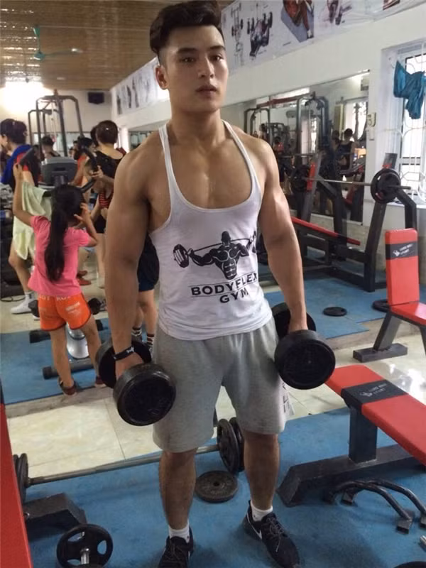 Chàng cảnh sát 9X sở hữu “body vạn người mê” - Ảnh 5