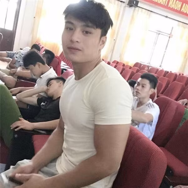 Chàng cảnh sát 9X sở hữu “body vạn người mê” - Ảnh 2