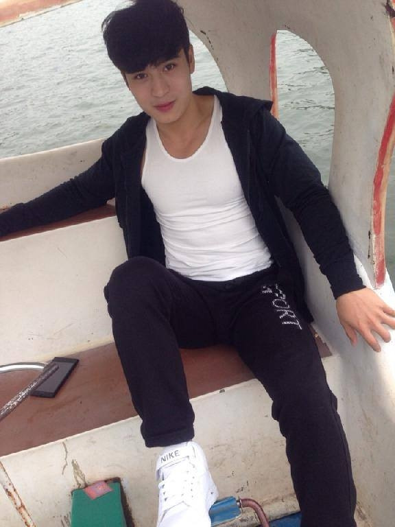 Chàng cảnh sát 9X sở hữu “body vạn người mê” - Ảnh 8 Chàng cảnh sát 9X sở hữu “body vạn người mê” - Ảnh 8