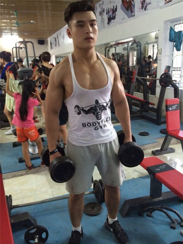 Chàng cảnh sát 9X sở hữu “body vạn người mê” - Ảnh 5 Chàng cảnh sát 9X sở hữu “body vạn người mê” - Ảnh 5