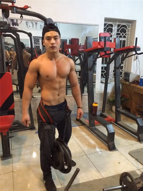 Chàng cảnh sát 9X sở hữu “body vạn người mê” - Ảnh 9