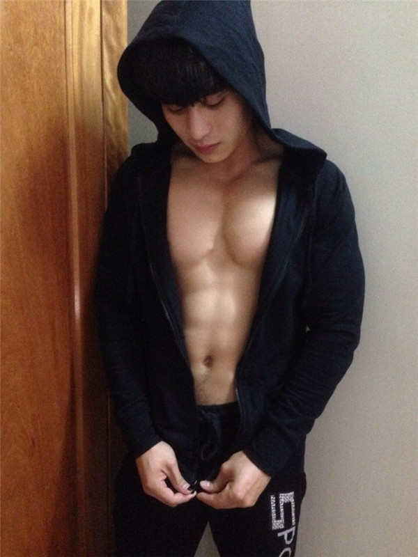 Chàng cảnh sát 9X sở hữu “body vạn người mê” - Ảnh 6 Chàng cảnh sát 9X sở hữu “body vạn người mê” - Ảnh 6