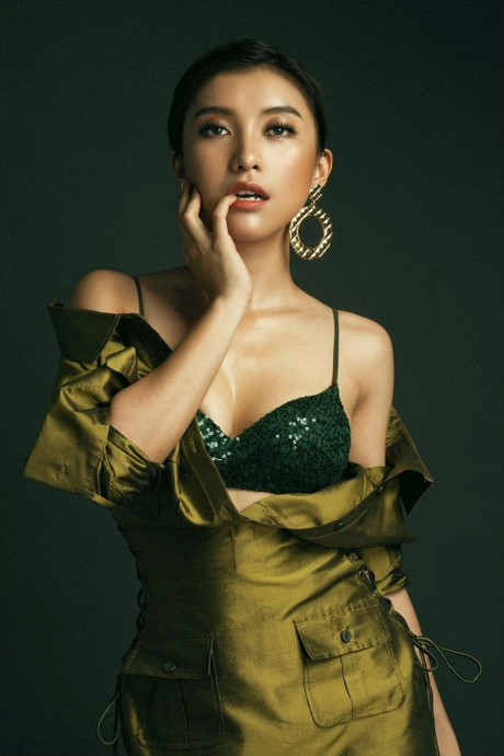 Đọ sắc 2 cô cháu gái chân dài siêu gợi cảm của Lam Trường - Ảnh 16 Do sac 2 co chau gai chan dai sieu goi cam cua Lam Truong - Anh 16