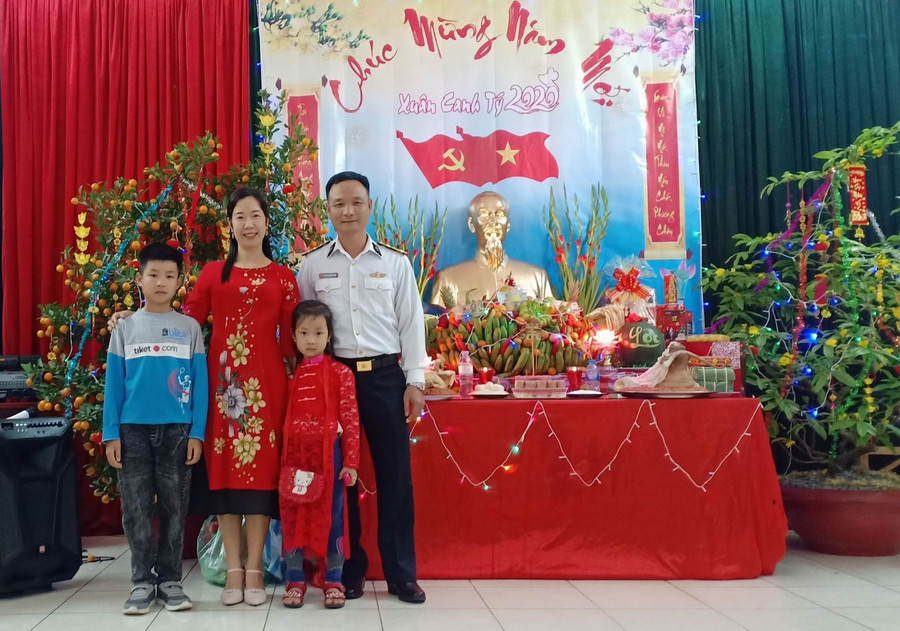 Thật ấm áp, hạnh phúc vô bờ khi được cảm nhận niềm vui riêng sum họp và niềm vui chung của Tết người lính. Ảnh: Quang Lân. Thật ấm áp, hạnh phúc vô bờ khi được cảm nhận niềm vui riêng sum họp và niềm vui chung của Tết người lính. Ảnh: Quang Lân.
