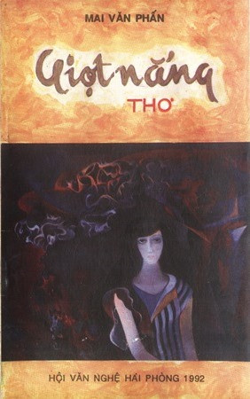 Tập thơ “Giọt nắng” của nhà thơ Mai Văn Phấn. Ảnh: NVCC