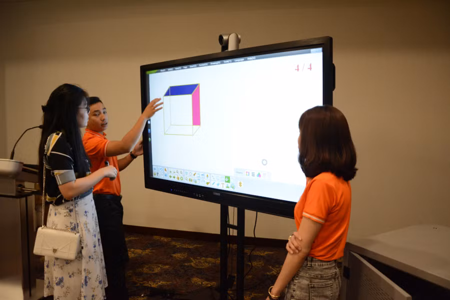 Một số phần mềm dạy học, thí nghiệm ảo... được các doanh nghiệp có gải pháp ứng dụng CNTT trong GD&ĐT giới thiệu tại hội thảo