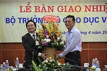 Bàn giao nhiệm vụ Bộ trưởng Bộ Giáo dục và Đào tạo