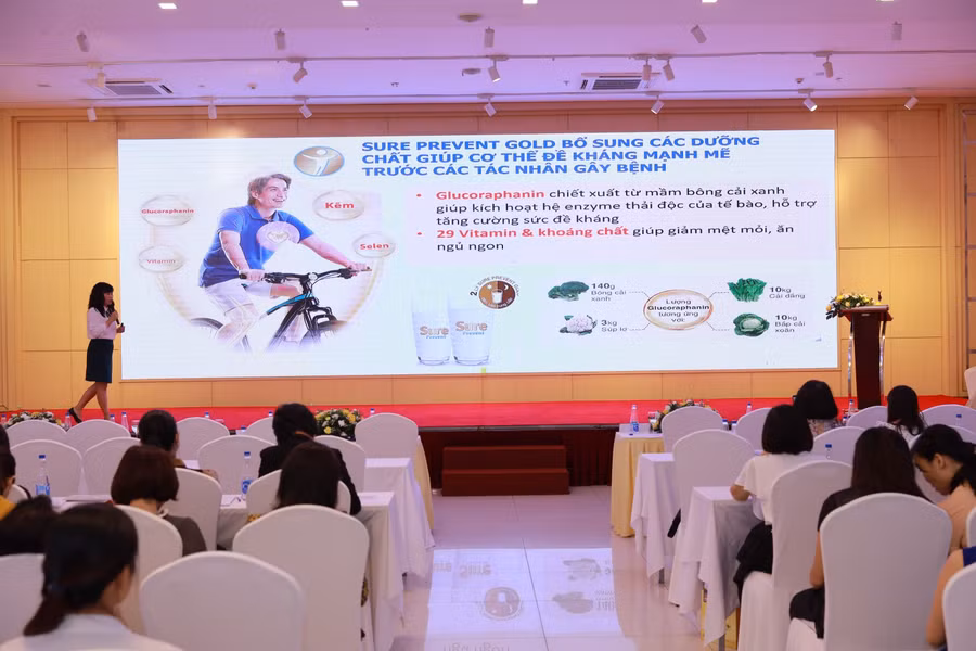 Chuyên gia từ Vinamilk cập nhật đến các điều dưỡng trưởng các giải pháp dinh dưỡng mới giúp tăng cường đề kháng, phòng ngừa dịch bệnh