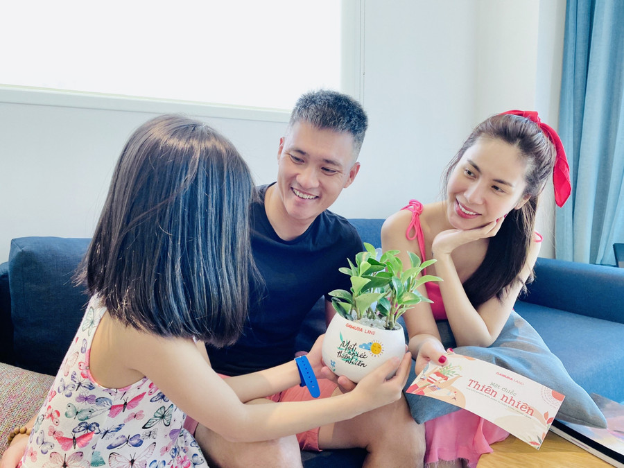 Gia đình nhỏ hạnh phúc của cặp đôi tuổi Sửu khiến nhiều người ghen tị. Gia đình nhỏ hạnh phúc của cặp đôi tuổi Sửu khiến nhiều người ghen tị.