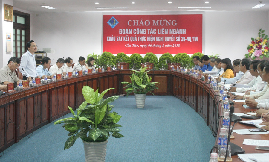 Quang cảnh buổi làm việc