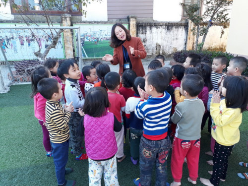 Cô Lan và những giây phút bên học trò thân yêu Cô Lan và những giây phút bên học trò thân yêu