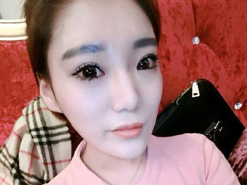 Cuồng ghen, cô gái Trung Quốc dán băng vệ sinh kín ôtô người yêu ảnh 2