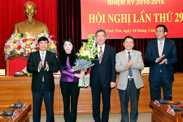 Thường trực Tỉnh ủy và lãnh đạo Ban Tổ chức TƯ chúc mừng bà Hoàng Thị Thúy Lan
