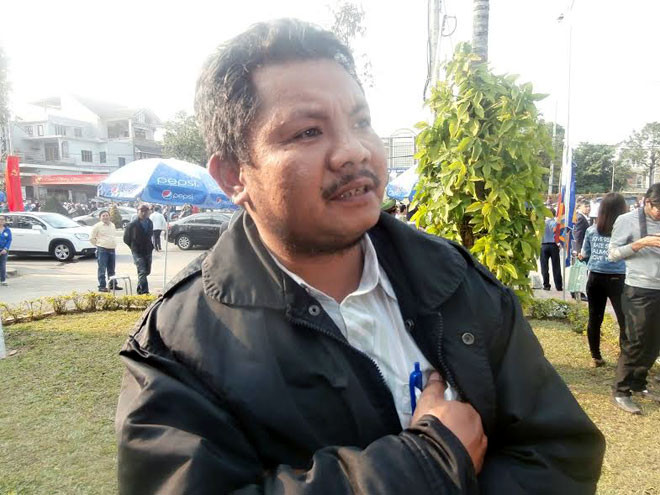 Anh Trần Văn Lành rất buồn sau khi viếng ông Bá Thanh xong.