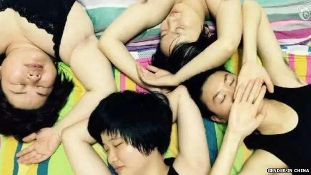 Phụ nữ Trung Quốc khoe lông nách khẳng định nữ quyền