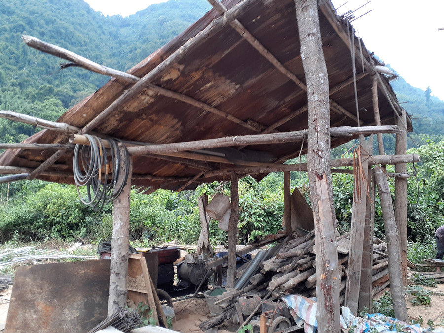 Những gì còn sót lại của một lớp học cách đây mấy năm ở điểm bản Huổi Lính A Những gì còn sót lại của một lớp học cách đây mấy năm ở điểm bản Huổi Lính A