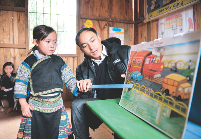 Kiên trì dạy các em từng con chữ