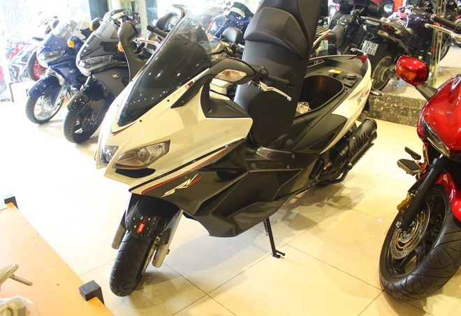 Aprilia SRV 850. 3 mẫu xe tay ga giá ngang ô tô đang bán ở Việt Nam