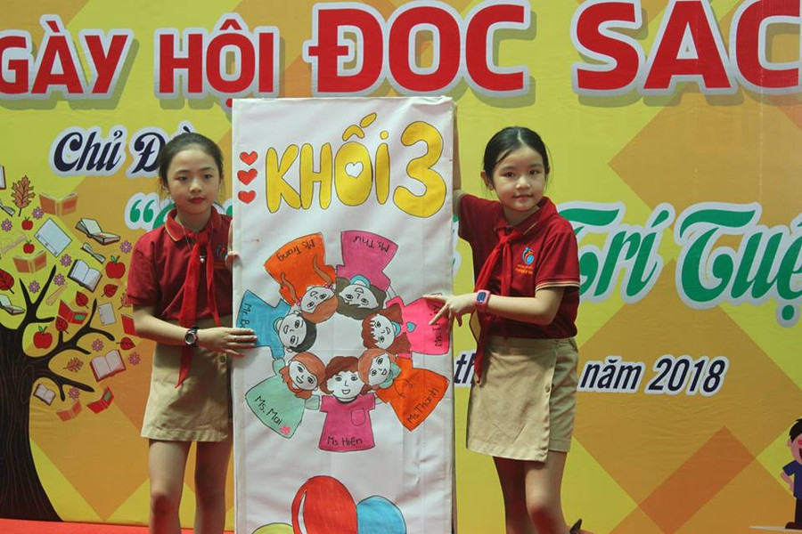 Học sinh Trường Tiểu học Lô mônôxốp Mỹ Đình trong Ngày hội đọc sách năm 2018