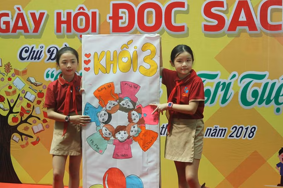 Học sinh Trường Tiểu học Lô mônôxốp Mỹ Đình trong Ngày hội đọc sách năm 2018