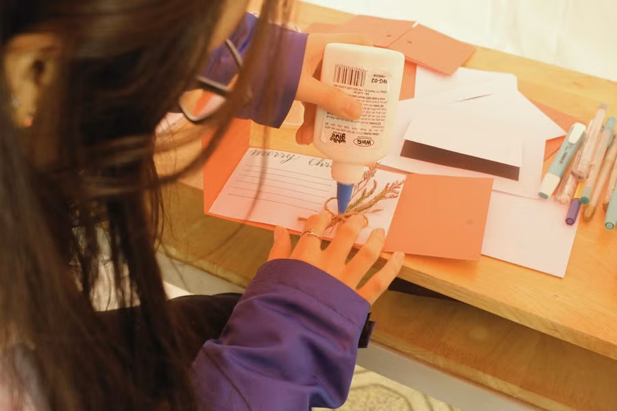 Tự thiết kế mẫu thiệp cho riêng mình.