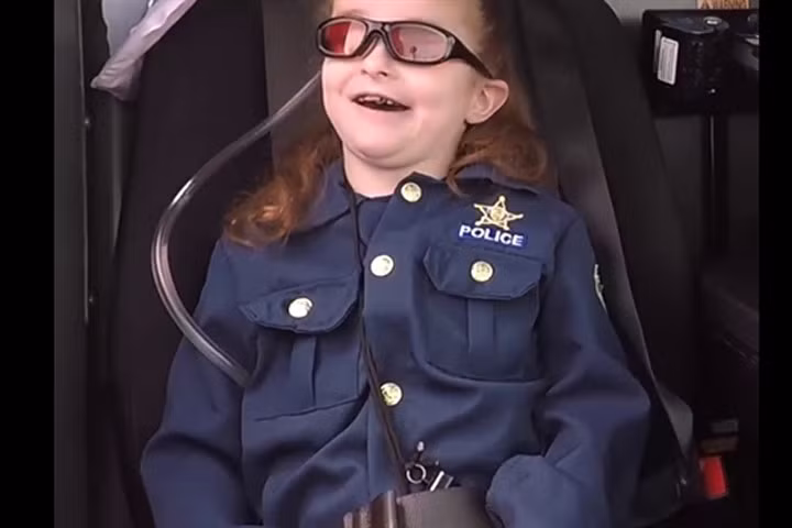 Cô bé 6 tuổi được làm cảnh sát như ước nguyện trước khi lìa đời