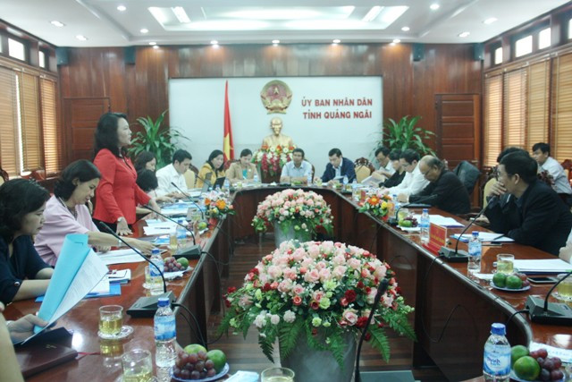 Đoàn công tác liên ngành kiểm tra công tác quản lý nhà nước về giáo dục mầm non và khảo sát liên ngành về tình hình trường lớp mầm non ở các khu công nghiệp, khu chế xuất làm việc tại UBND tỉnh Quảng Ngãi.