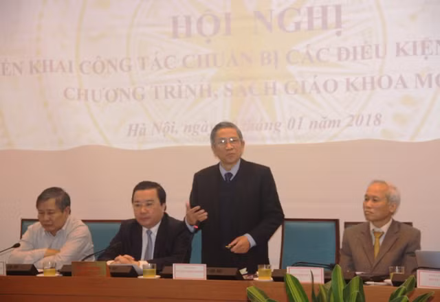 GS Nguyễn Minh Thuyết phát biểu tại hội nghị