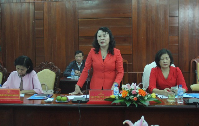 Thứ trưởng Bộ GD&ĐT Nguyễn Thị Nghĩa phát biểu tại buổi làm việc với tỉnh Quảng Ngãi