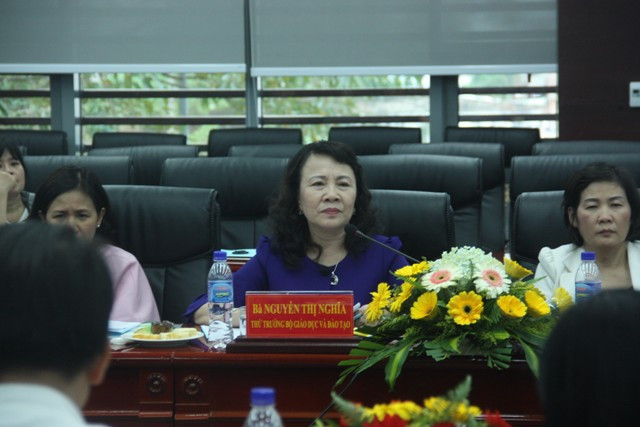 Thứ trưởng Bộ GD&ĐT Nguyễn Thị Nghĩa phát biểu tại buổi làm việc