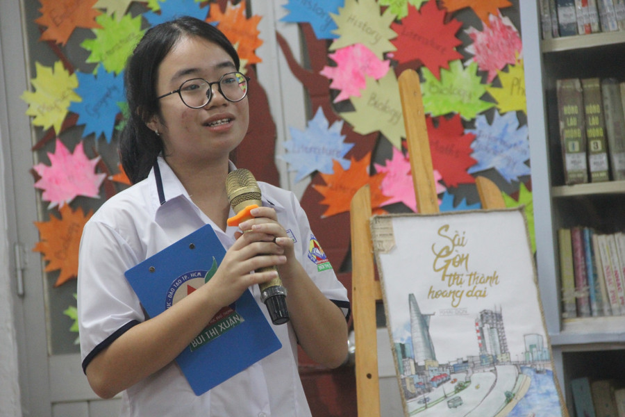 Học sinh tự tin chia sẻ, dẫn dắt và trò chuyện về "Sài Gòn thị thành hoang dại" Học sinh tự tin chia sẻ, dẫn dắt và trò chuyện về "Sài Gòn thị thành hoang dại"