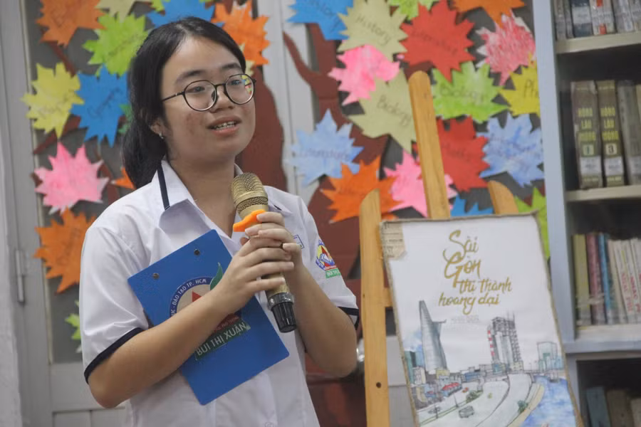 Học sinh tự tin chia sẻ, dẫn dắt và trò chuyện về "Sài Gòn thị thành hoang dại"