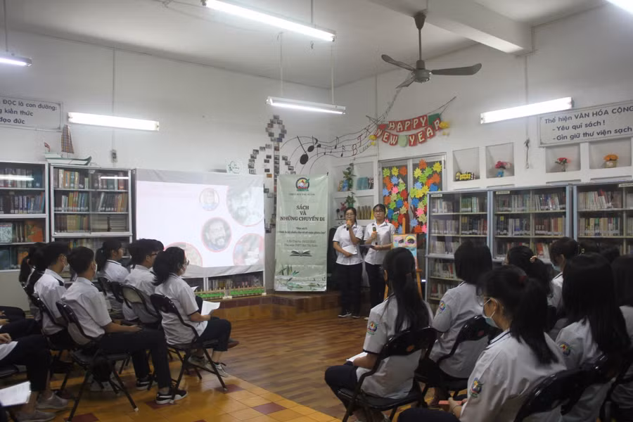 Từng nhóm sẽ thuyết trình về cuốn sách tâm đắc trong quá trình thực hiện dự án