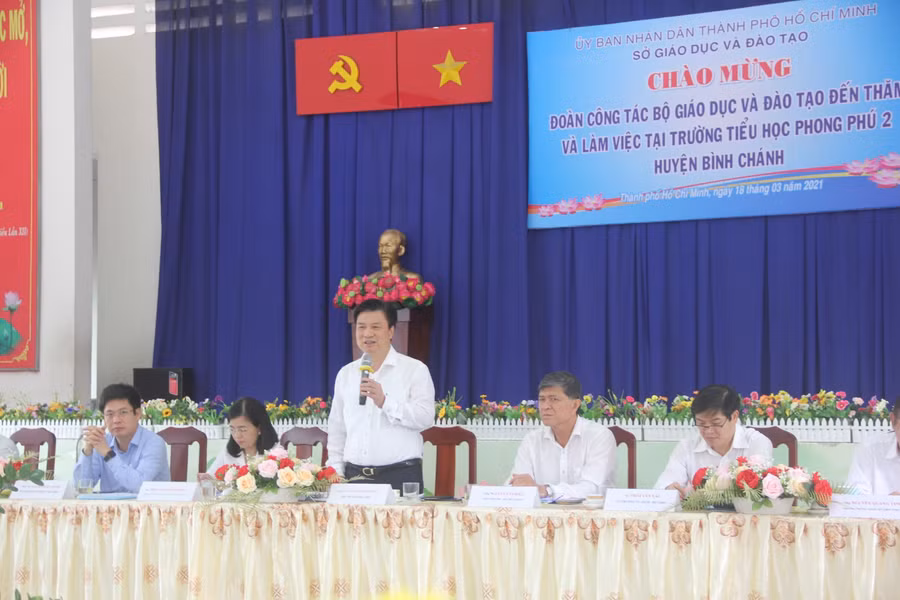 Thứ trưởng Bộ GD-ĐT Nguyễn Hữu Độ đánh giá cao sự chủ động của các trường trong việc triển khai dạy học lớp 1 trong thời gian qua