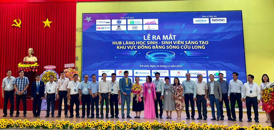 Lễ ra mắt HUB Làng HSSV sáng tạo khu vực ĐBSCL. Lễ ra mắt HUB Làng HSSV sáng tạo khu vực ĐBSCL.