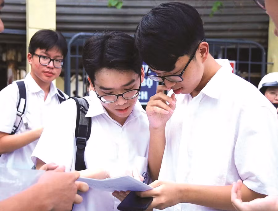 Thí sinh thi lớp 10 Hà Nội năm học 2023 - 2024. Ảnh: ITN