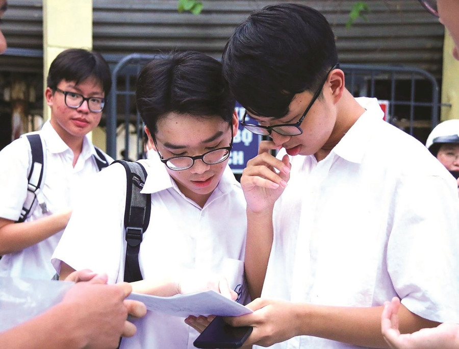 Thí sinh thi lớp 10 Hà Nội năm học 2023 - 2024. Ảnh: ITN Thí sinh thi lớp 10 Hà Nội năm học 2023 - 2024. Ảnh: ITN