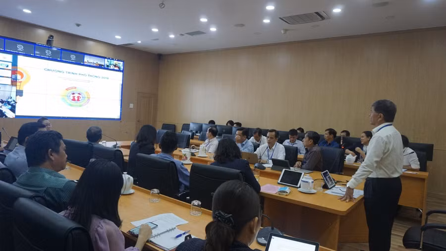 Quang cảnh buổi sơ kết trực tuyến học kỳ 1 năm học 2020-2021 bậc trung học