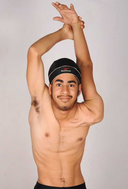 Kinh ngạc màn biểu diễn của người dẻo nhất thế giới ảnh 8 Kinh ngạc với cậu bé có thể vắt chân lên vai - 8