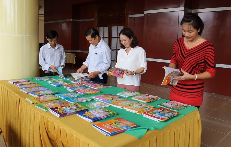 Dịch Covid-19 diễn biến phức tạp, các địa phương chủ động việc cung ứng SGK lớp 1, lớp 2, lớp 6. 