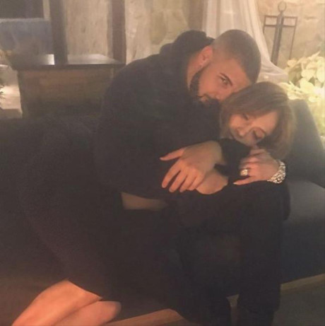 Rihanna và Jennifer Lopez trở mặt vì một người đàn ông? - Ảnh 2 Rihanna va Jennifer Lopez tro mat vi mot nguoi dan ong? - Anh 2
