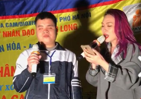 Câu chuyện Mỹ Tâm hát cùng người khiếm thị xuất hiện trong đề kiểm tra Văn - Ảnh 1 Cau chuyen My Tam hat cung nguoi khiem thi xuat hien trong de kiem tra Van - Anh 1