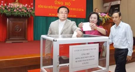 Ha Noi danh 12 ty dong du dinh ban phao hoa ung ho mien Trung - Anh 1