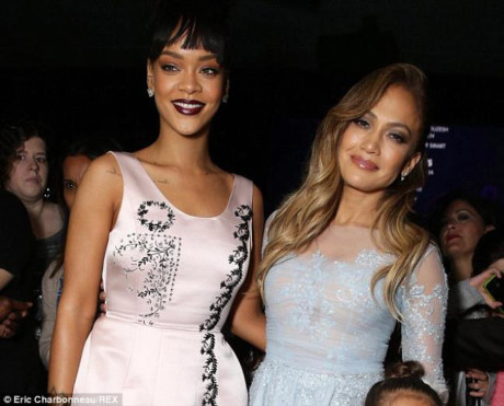 Rihanna và Jennifer Lopez trở mặt vì một người đàn ông? - Ảnh 4 Rihanna va Jennifer Lopez tro mat vi mot nguoi dan ong? - Anh 4