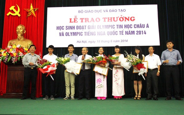 11 học sinh xuất sắc được nhận Bằng khen của Bộ trưởng Bộ GD&ĐT
