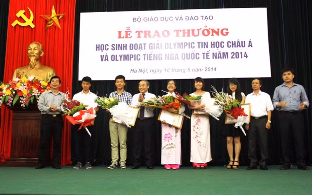 11 học sinh xuất sắc được nhận Bằng khen của Bộ trưởng Bộ GD&ĐT