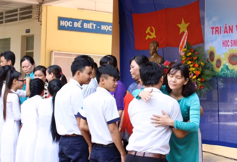 Hãy biến những lễ tri ân thành cơ hội giáo dục học trò trong bước đường tiếp theo. Ảnh: IT